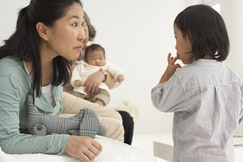 Asiatische Drei-Generationen-Familie - FSF000097