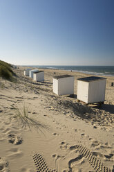 Niederlande, Holland, Bezirk Zeeland, Strandhütten in Domburg - MYF000055