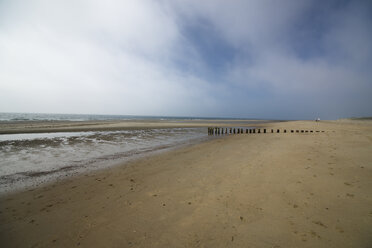 Niederlande, Holland, Bezirk Zeeland, Westenschouwen, leerer Strand - MYF000065