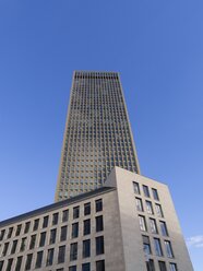 Deutschland, Hessen, Frankfurt, Europaviertel, Blick auf Turm 185 - AMF001034