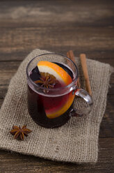 Mulled wine with orange and spices - ODF000616