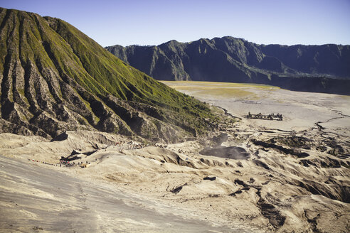 Indonesien, Java, Bromo Tengger Semeru National Park, Vulkanlandschaft und -tempel - MBEF000800