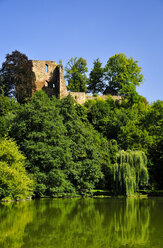 Deutschland, Sachsen, Tharandt, Burgruine Oberburg am Schlossteich - BT000134