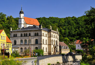 Deutschland, Sachsen, Tharandt, Akademie für Forstwirtschaft und Pfarrkirche - BT000222