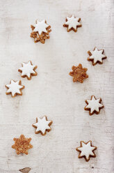 Star-shaped cinnamon cookies on white wooden table, studio shot - CZF000108