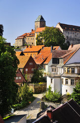 Deutschland, Sachsen, Hohnstein, Stadtbild mit Burg Hohnstein - BT000263