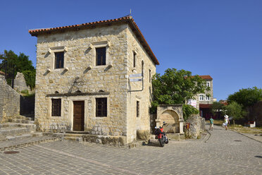 Montenegro, Crna Gora, Platz in der Altstadt von Ulcinj - ES000663