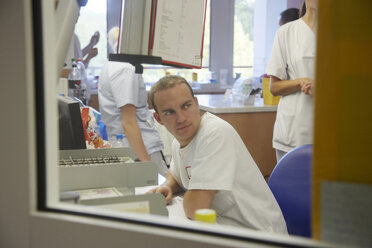 Germany, Freiburg, Nurse's station in hospital - DHL000127