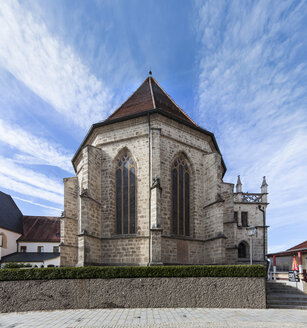 Deutschland, Bayern, Altötting, Blick auf die Stiftskirche St. Philippus und Jakobus - AM001064