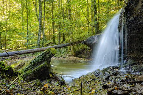 Deutschland, Schwäbisch-Fränkischer Naturpark, Wasserfall, Struempfelbach, lizenzfreies Stockfoto