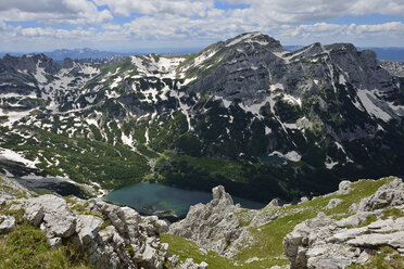 Montenegro, Crna Gora, View from Planinica towards Skrcko Lake and Prutas mountain, Durmitor National Park - ES000698