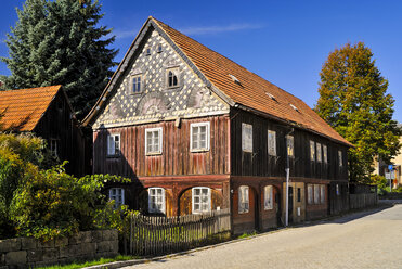 Deutschland, Sachsen, Hinterhermsdorf, Historisches Haus in der Oberlausitz - BT000196