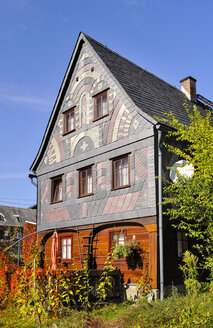 Deutschland, Sachsen, Hinterhermsdorf, Historisches Haus in der Oberlausitz - BT000260