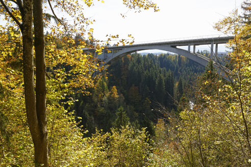 Deutschland, Oberbayern, Ammer-Schlucht mit Echelsbachbrücke - SIEF004593