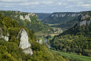 Deutschland, Baden Württemberg, Blick vom Eichfelsen auf das Donautal - ELF000593