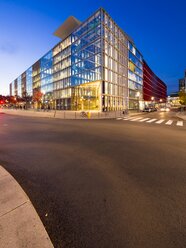 Germany, Hesse, Frankfurt, European Quarter, Bank BNP Paribas in the evening - AMF001071