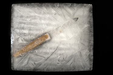 Gefrorenes Messer im Eisblock - AWDF000698