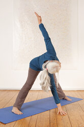 Germany, Dusseldorf, Senior woman practicing yoga - UKF000228
