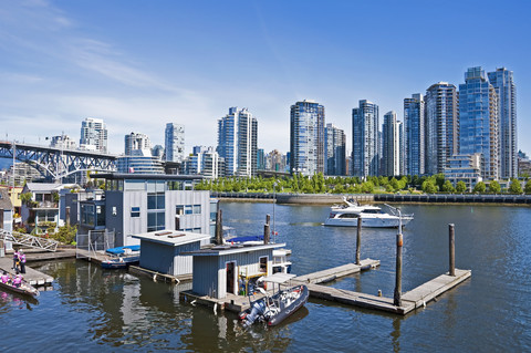 Kanada, Britisch-Kolumbien, Vancouver, Blick von Granville Island, lizenzfreies Stockfoto