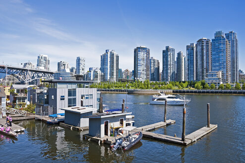 Kanada, Britisch-Kolumbien, Vancouver, Blick von Granville Island - UM000660