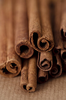 Cinnamon sticks, close-up - CZF000109