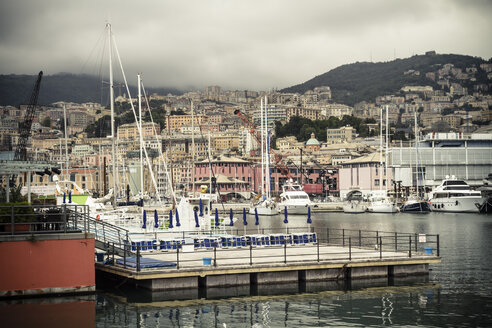 Italy, Genoa, old harbour - SBDF000318