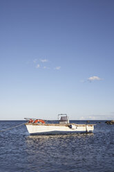 Italien, Sardinien, Motorboot auf dem Adriatischen Meer - PDF000593