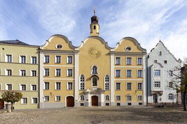 Deutschland, Bayern, Oberbayern, Burghausen, Altstadt, Schutzengelkirche - AM001122