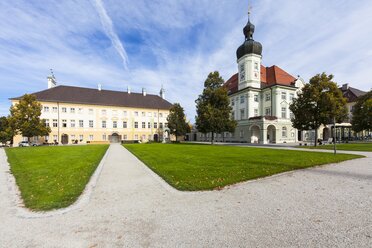 Deutschland, Bayern, Oberbayern, Altoetting, Wallfahrtsmuseum, Schatzkammer und Rathaus - AM001127