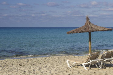 Spain, Formentera, Es Arenals, sunshade and beach chairs - CM000017