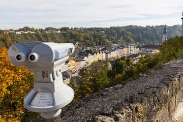 Deutschland, Bayern, Burghausen, Blick über die Stadt - AMF001117