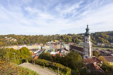 Deutschland, Bayern, Burghausen, Blick über die Stadt - AM001115