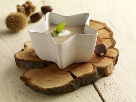 Sweet chestnut soup in bowl - SRSF000358