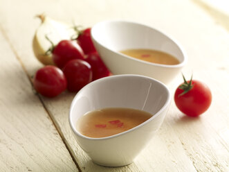 Tomaten-Consomme im Bogen, - SRSF000355