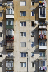 Rumänien, Crisana, Arad, Fassade eines Wohnhauses - GF000297