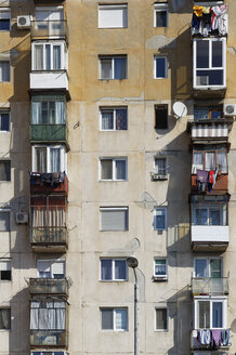 Rumänien, Crisana, Arad, Fassade eines Wohnhauses - GF000297
