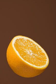 Eine halbe Orange (Citrus), Studioaufnahme - WSF000001