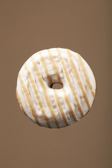 Gestreifter Doughnut, Studioaufnahme - WSF000038