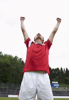 Feiernder Fußballspieler - STKF000668