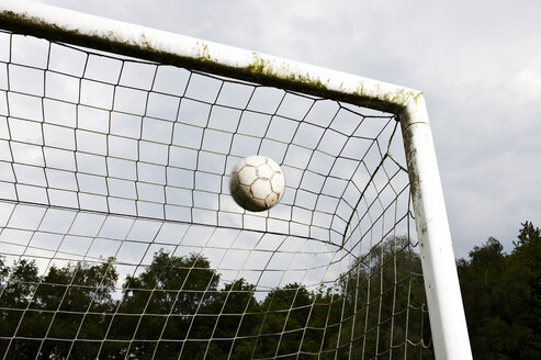 Soccer ball in goal - STKF000665