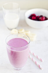 Drink made of soy milk, banana and wild berries - CZF000120