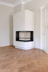 Germany, Fireplace in empty room - TKF000161