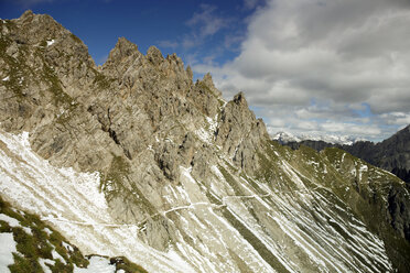 Österreich, Tirol, Karwendelgebirge, Blick auf die Alpen - TKF000177