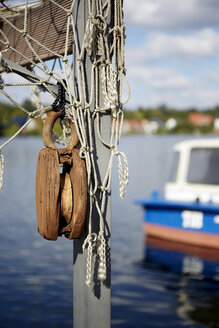 Germany, Close up of wooden cable winch - TKF000192