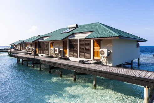Malediven, Süd-Male-Atoll, Embudu, Wasserbungalows - AMF001218