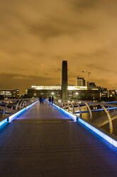 UK, London, Blick von der Millennium Bridge zur Tate Gallery of Modern Art - DIS000207