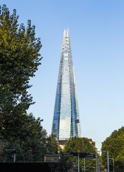 UK, London, Blick auf den Wolkenkratzer The Shard - DISF000157
