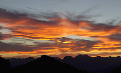 Deutschland, Bayern, Oberbayern, Chiemgau, Sonnenuntergang - FFF001378