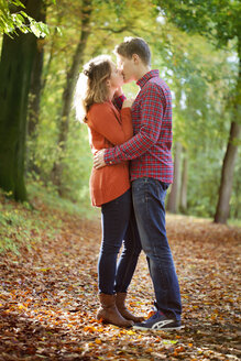 Happy young couple enjoying autumn in a park - BGF000037
