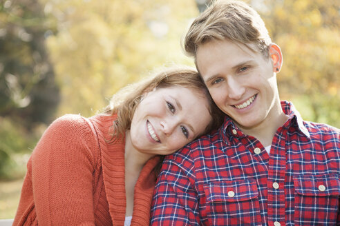 Portrait of happy young couple, close-up - BGF000024